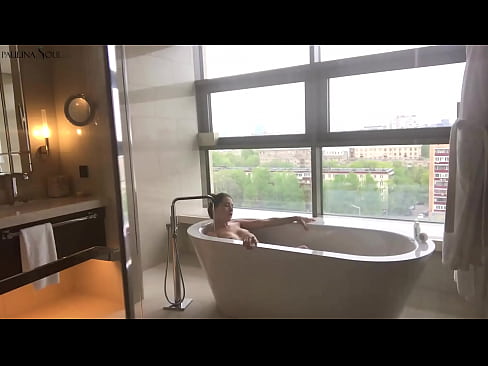 ❤️ 巨大的寶貝熱情地在浴室裡抽搐她的陰部 肛色情 在 zh-tw.oldsex.ru