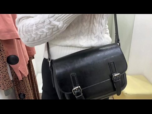 ❤️ 年輕婊子 FeralBerry 在試衣間用假陽具公開自慰 肛色情 在 zh-tw.oldsex.ru