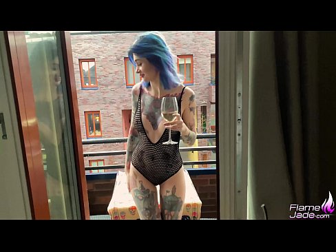 ❤️ 巨大的女孩在開闊的天空下猛吸一口，熱情地做愛 肛色情 在 zh-tw.oldsex.ru